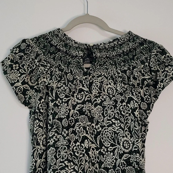 LOFT Floral Print Dress Sz Medium Smocked Green White Ruffle Cap Sleeves Cottage - Picture 8 of 14